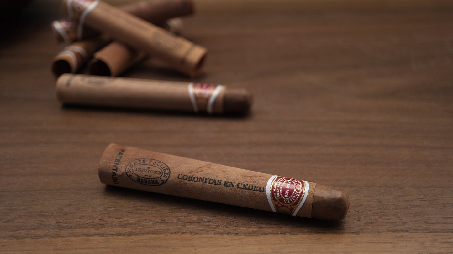 Romeo Y Julieta Coronitas en Cedro HF