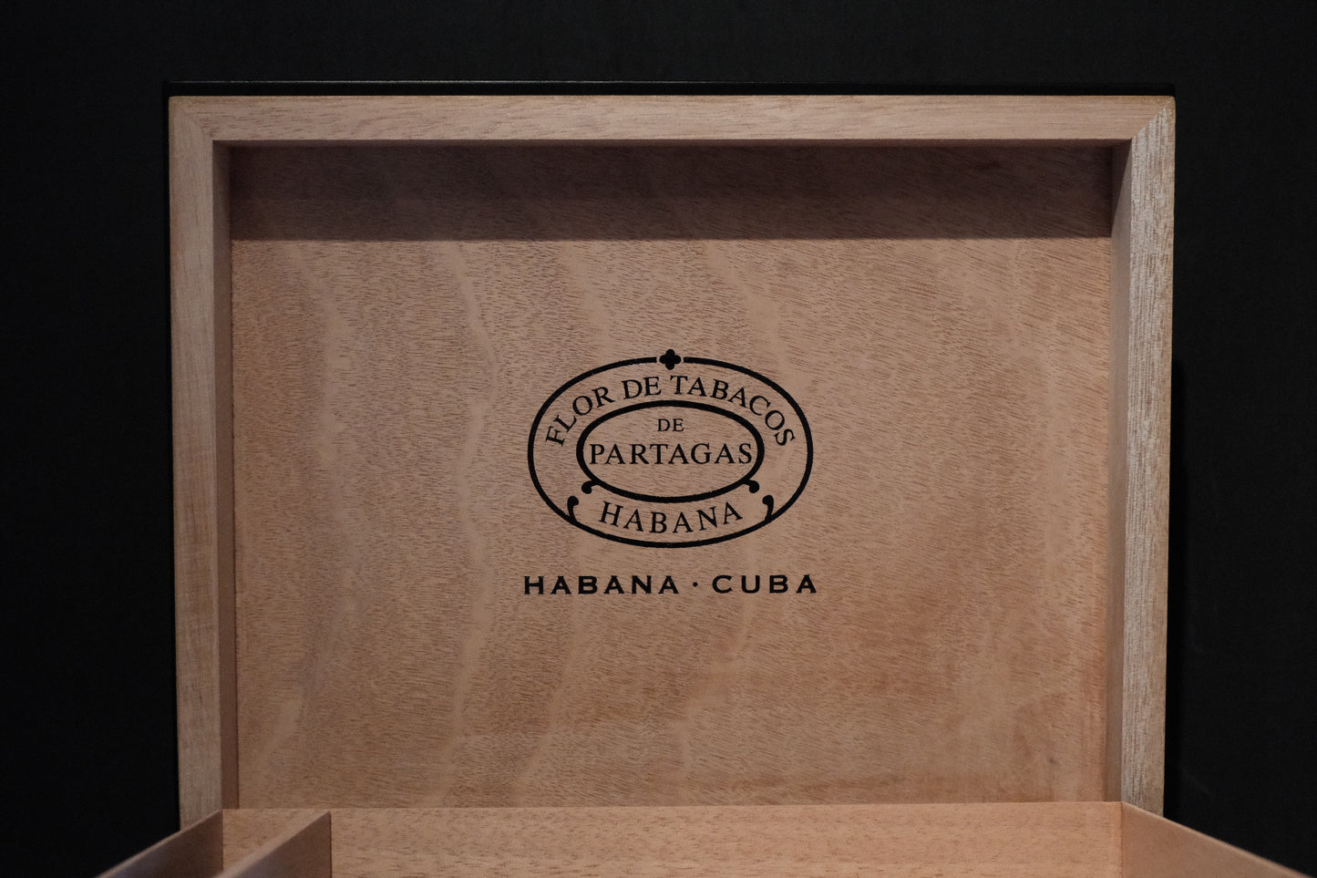 Humidor Book Partagas Serie